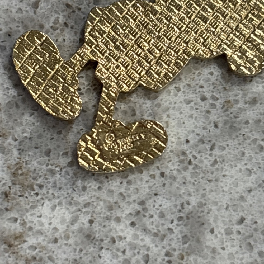 Vintage 1970s Pre Woke Mickey Mouse Disney Pin - Picture 3 of 4